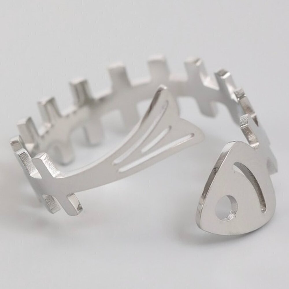 18K WHITE GOLD FISH BONE RING